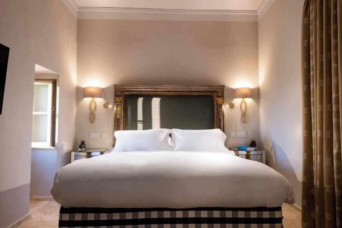 Ropa de cama de alta calidad, caja fuerte, cortinas opacas