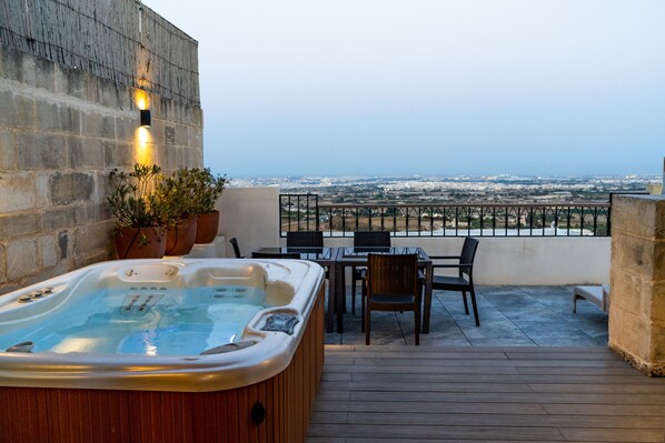 Executive suite, terras (Jacuzzi) | Terras