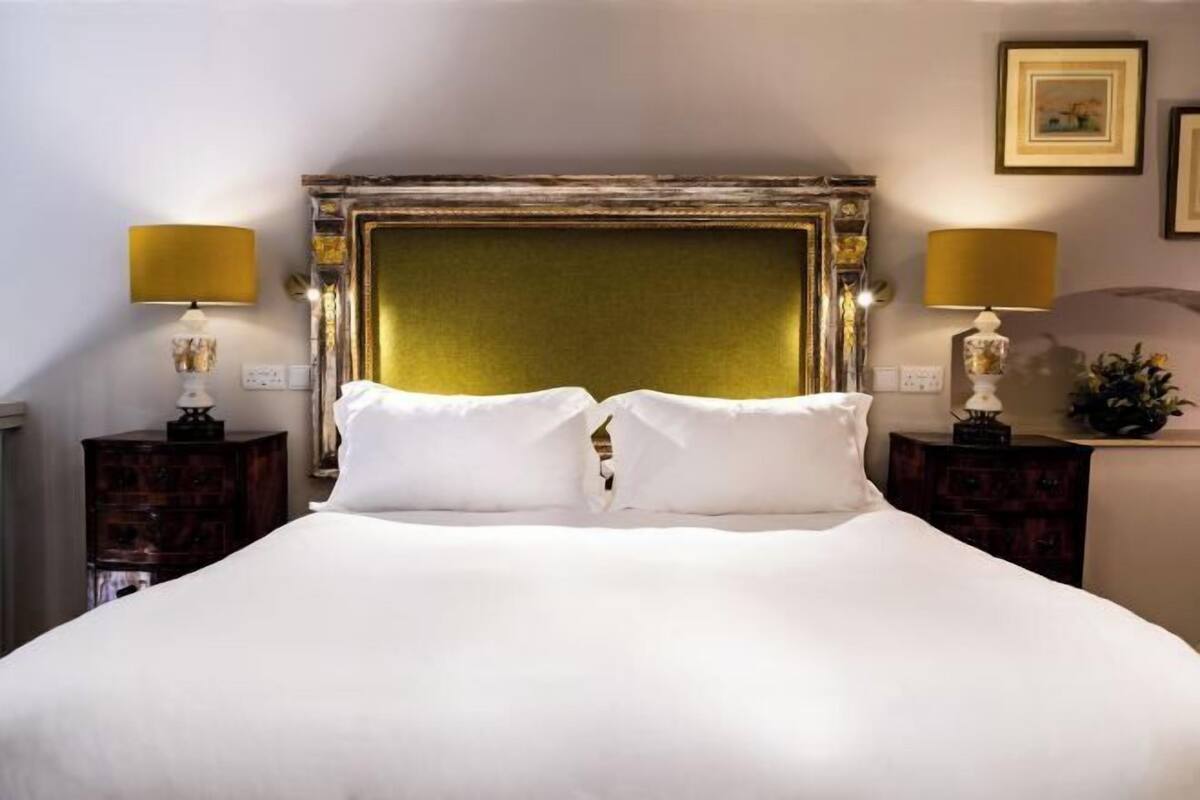 Premium bedding, in-room safe, blackout curtains, iron/ironing board