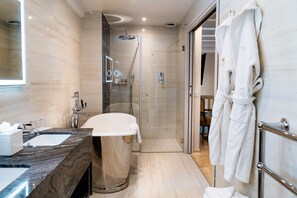 Presidential-suite | Badeværelse | Kombination af bruser/badekar, gratis toiletartikler, hårtørrer