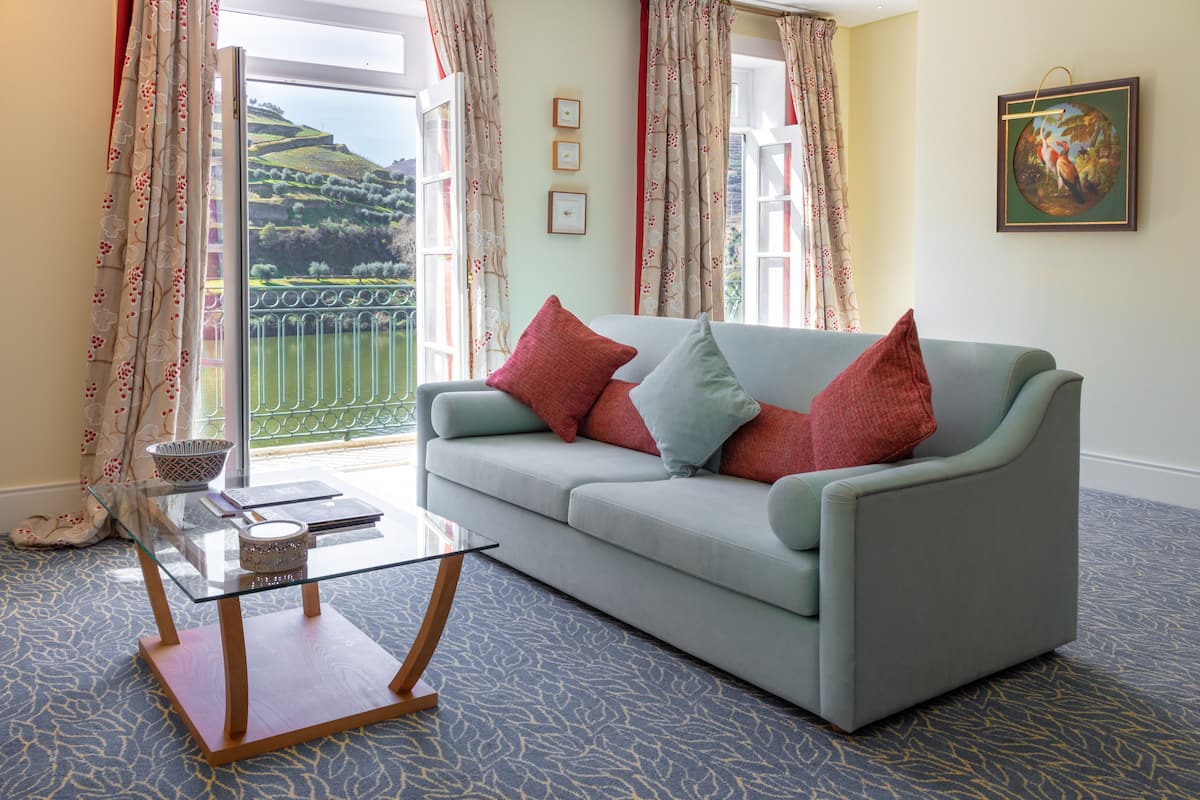 Master Suite River View | 防过敏的被褥、迷你吧、客房内保险箱、办公桌
