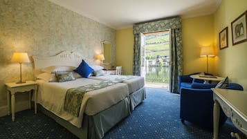 Hypo-allergenic bedding, minibar, in-room safe, desk