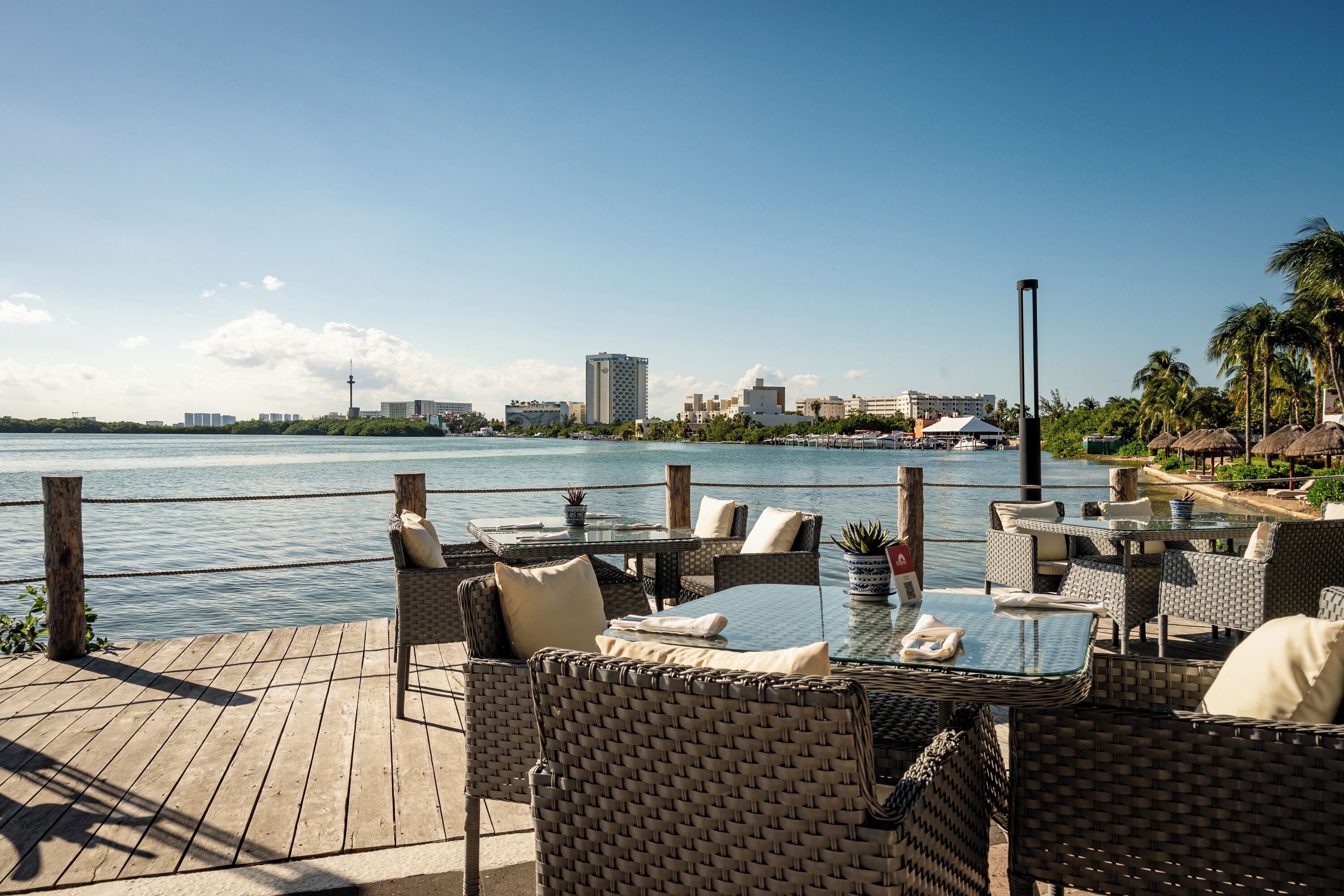 3 restaurants; breakfast, lunch, dinner, and brunch served