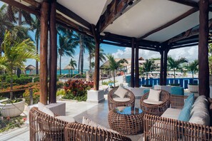 3 restaurants; breakfast, lunch, dinner, and brunch served - Sunset Marina Resort & Yacht Club (Cancun)
