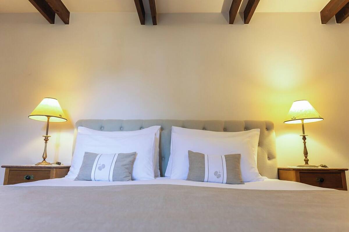 Double Room | Minibar, in-room safe, individually decorated, individually furnished