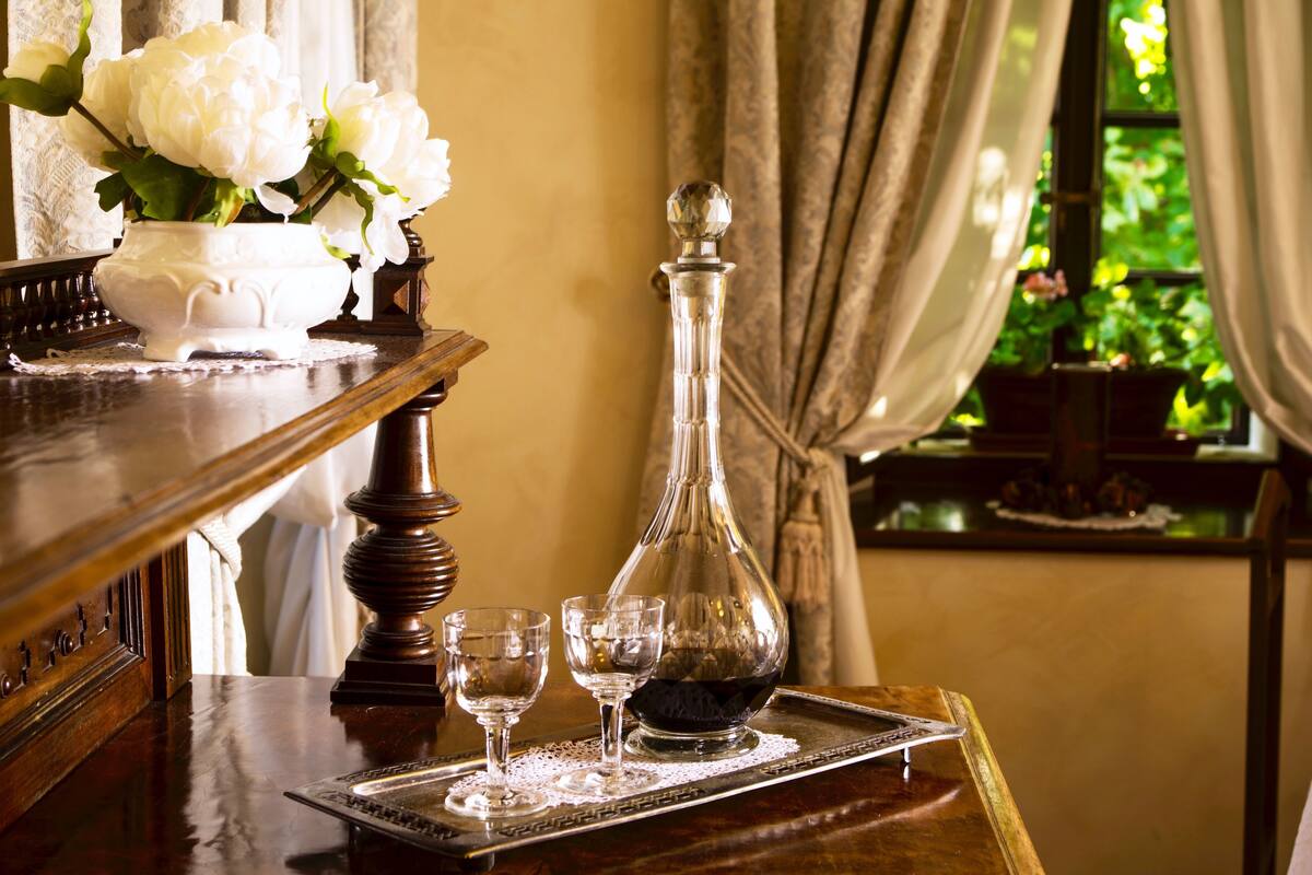 Deluxe Double Room | Minibar, in-room safe, individually decorated, individually furnished
