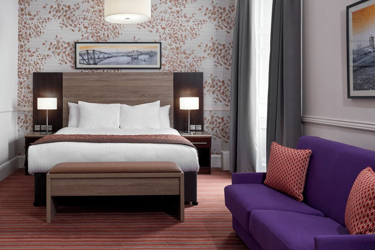 Coffres-forts dans les chambres, bureau, fer et planche à repasser