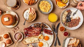 English breakfast on weekdays (GBP 12.00 per person)