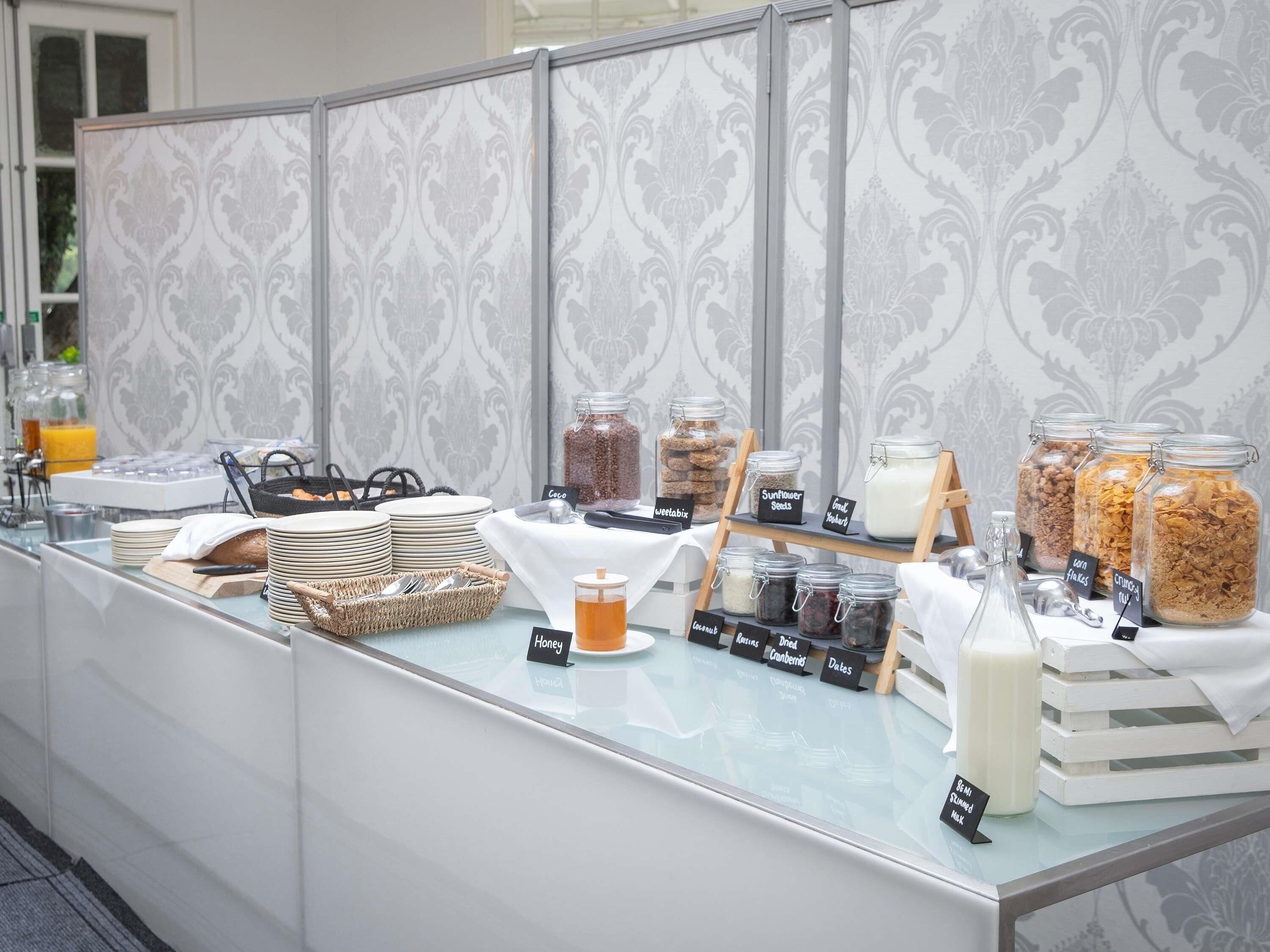 English breakfast on weekdays (GBP 12.00 per person)