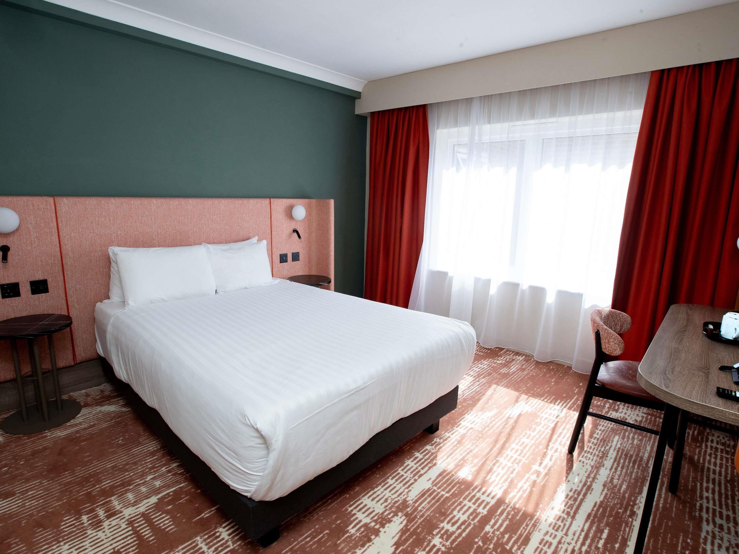 Chambre Classique, 1 lit double | Literie hypoallergénique, bureau, rideaux occultants