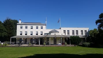 供应早餐、午餐和晚餐,英国菜