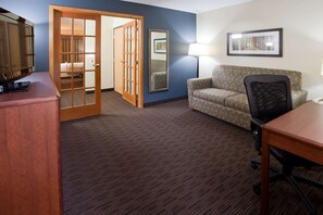 豪華套房, 1 張特大雙人床, 非吸煙房 (One-Bedroom Suite) | 書桌、筆電工作空間、遮光布/窗簾、隔音