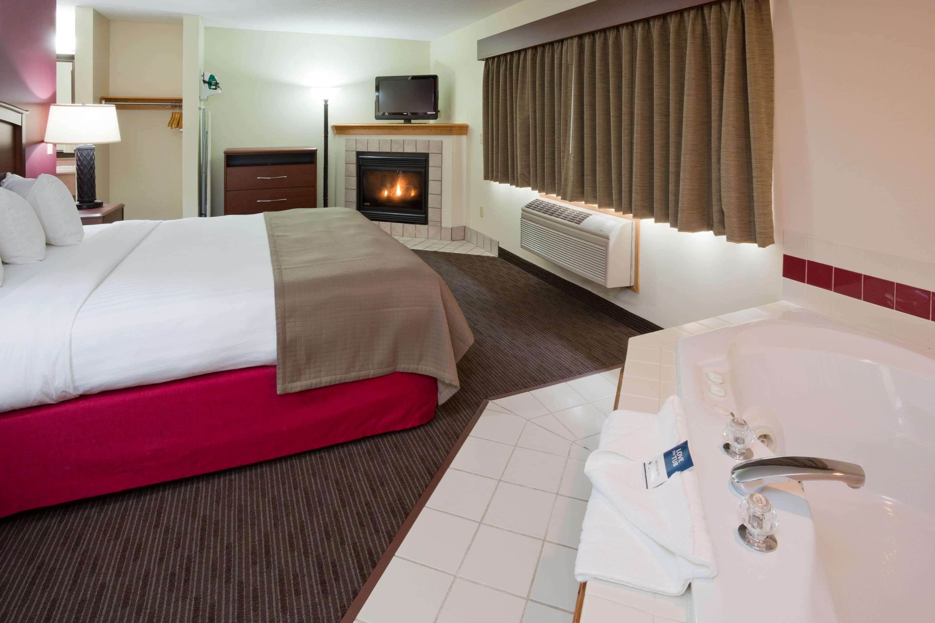 premier suite, 1 king bed, non smoking (one-bedroom suite) | desk, laptop workspace, blackout curtains, soundproofing