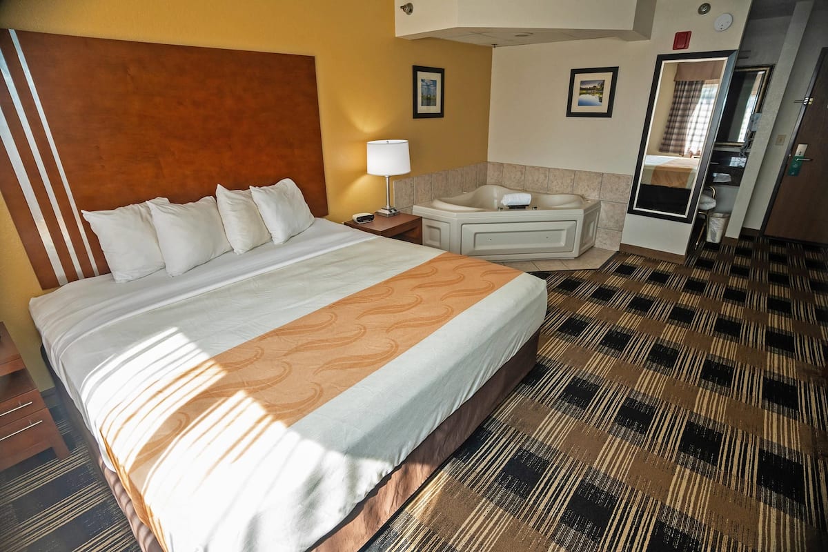 Suite, 1 King Bed, Non Smoking