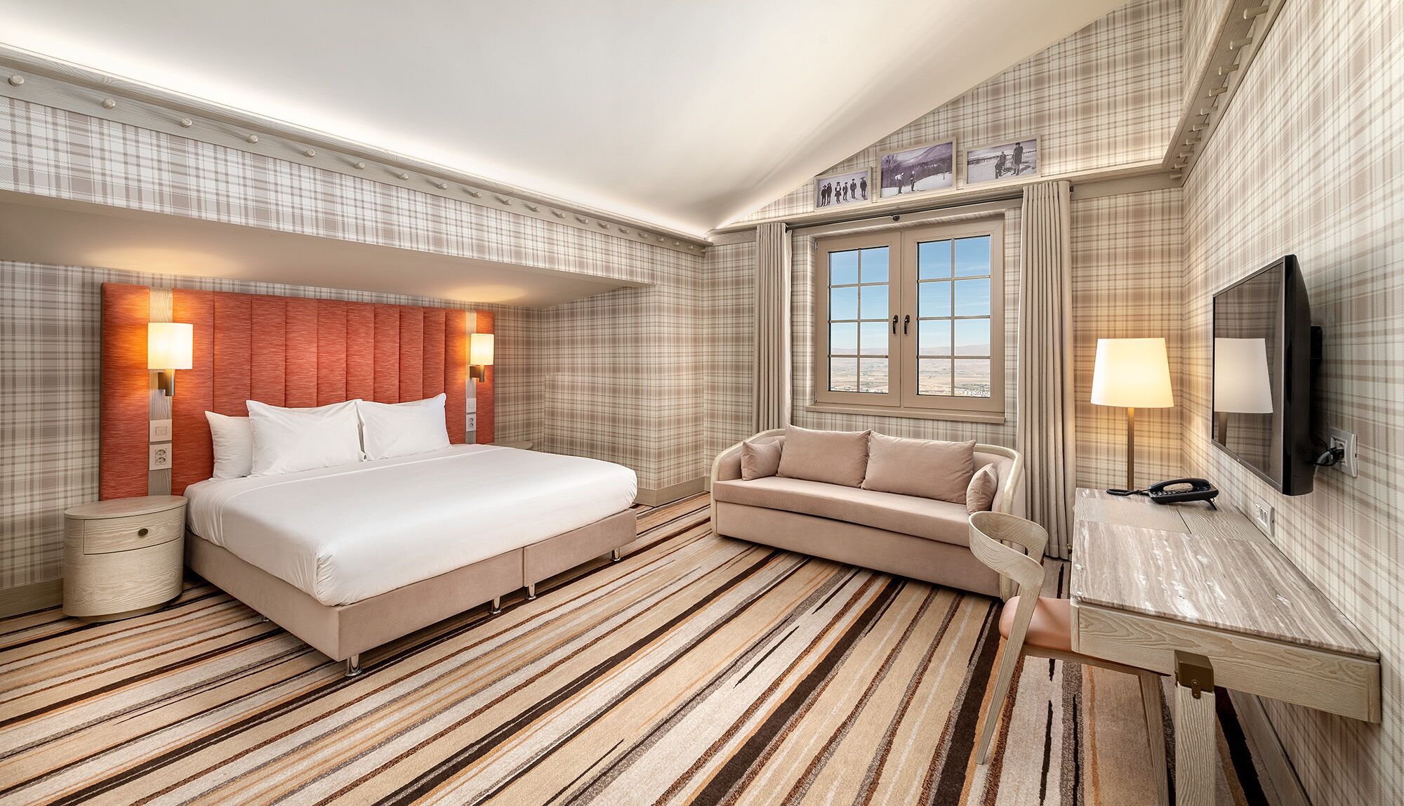 corner room | 1 bedroom, pillow-top beds, minibar, in-room safe