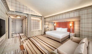 Corner Room | Living area | 43-inch LCD TV with cable channels, TV