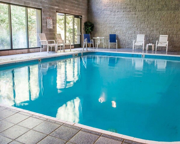 Indoor pool, pool loungers