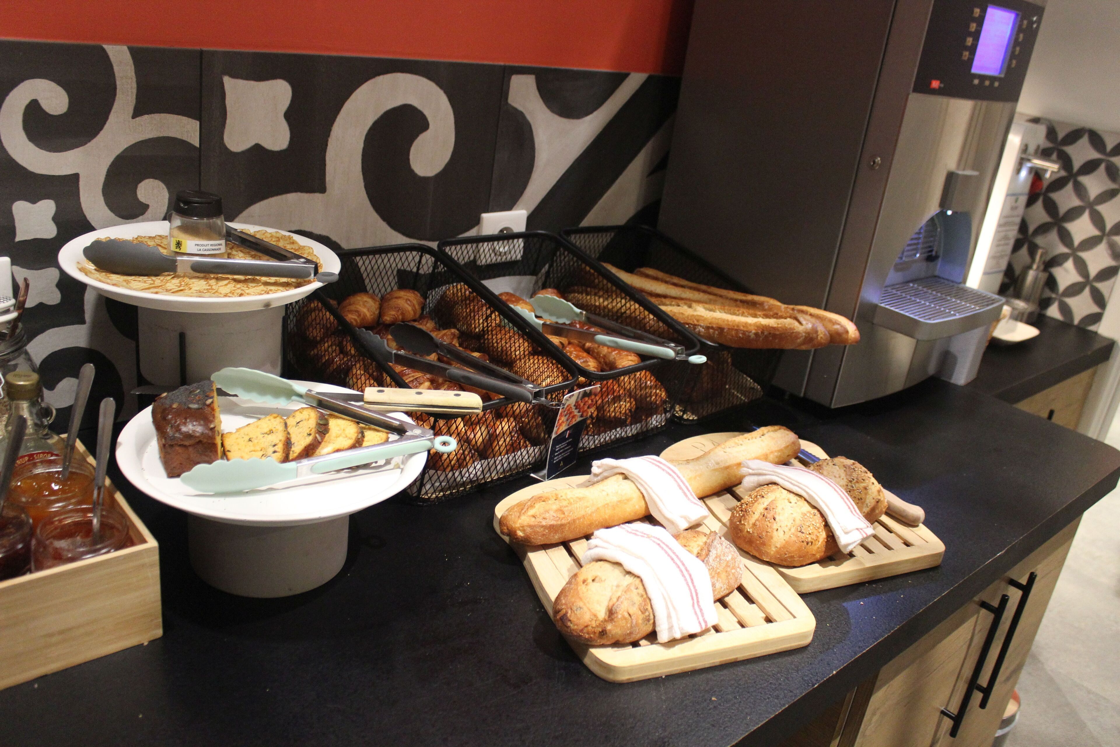 free daily continental breakfast