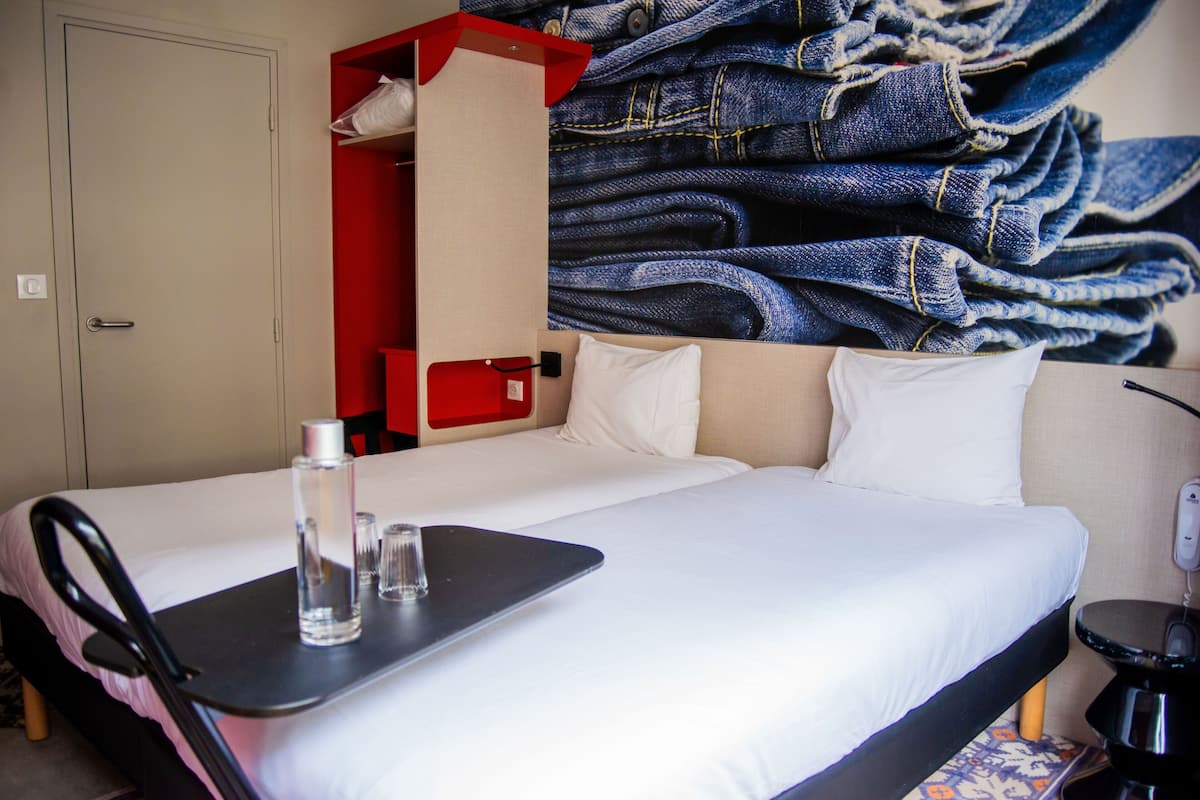 Twin Room, 2 Twin Beds | Premium bedding, in-room safe, soundproofing, iron/ironing board