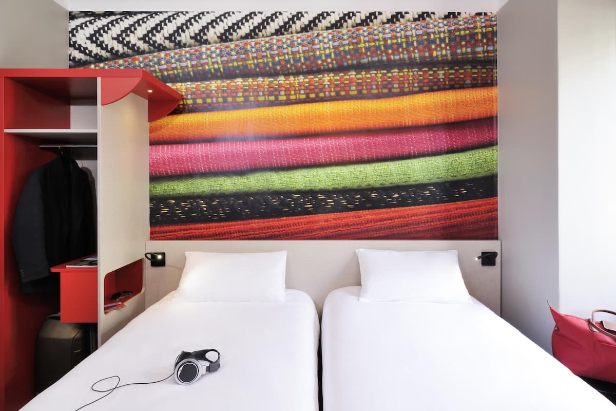 Twin Room, 2 Twin Beds | Premium bedding, in-room safe, soundproofing, iron/ironing board