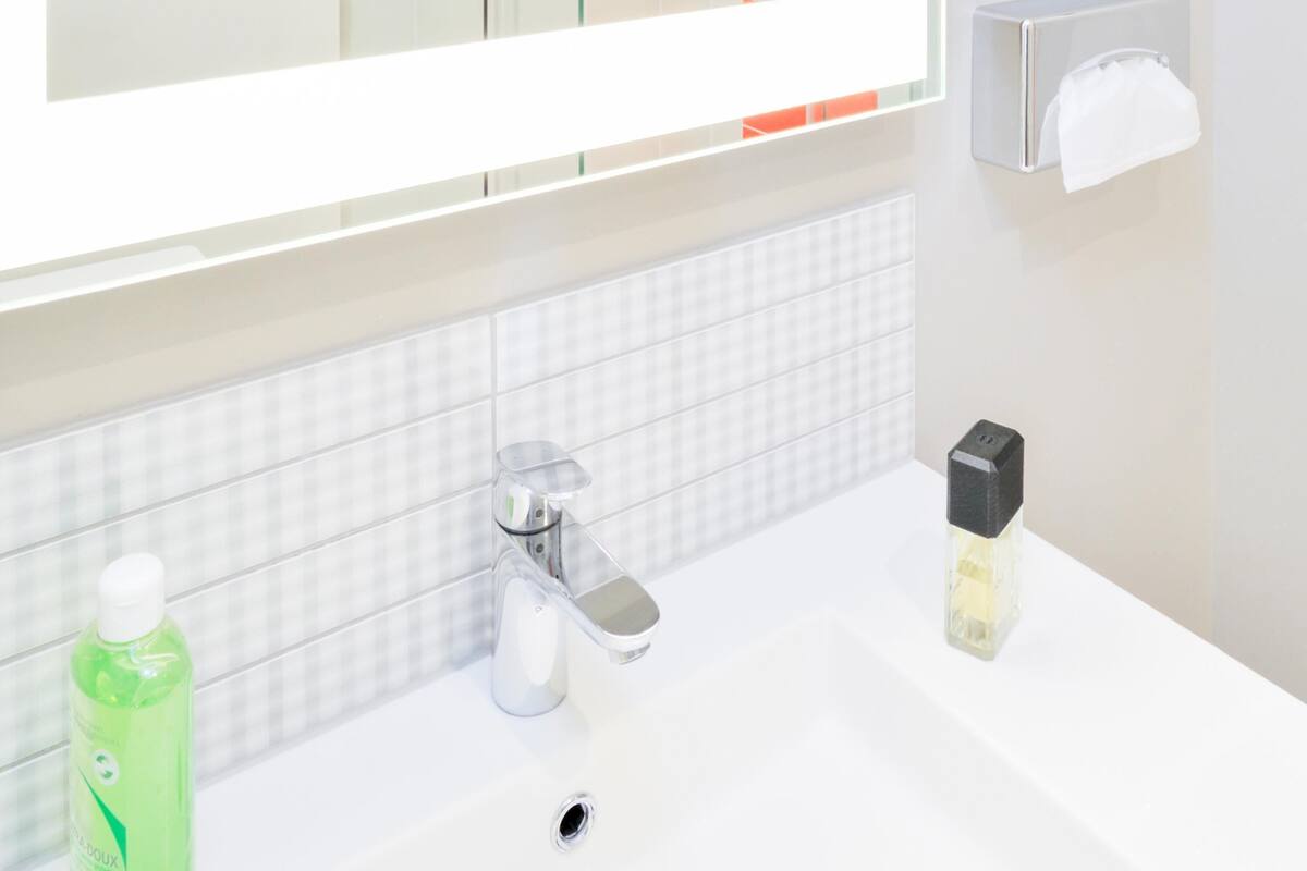 standard room, 1 double bed | premium bedding, in-room safe, soundproofing, iron/ironing board