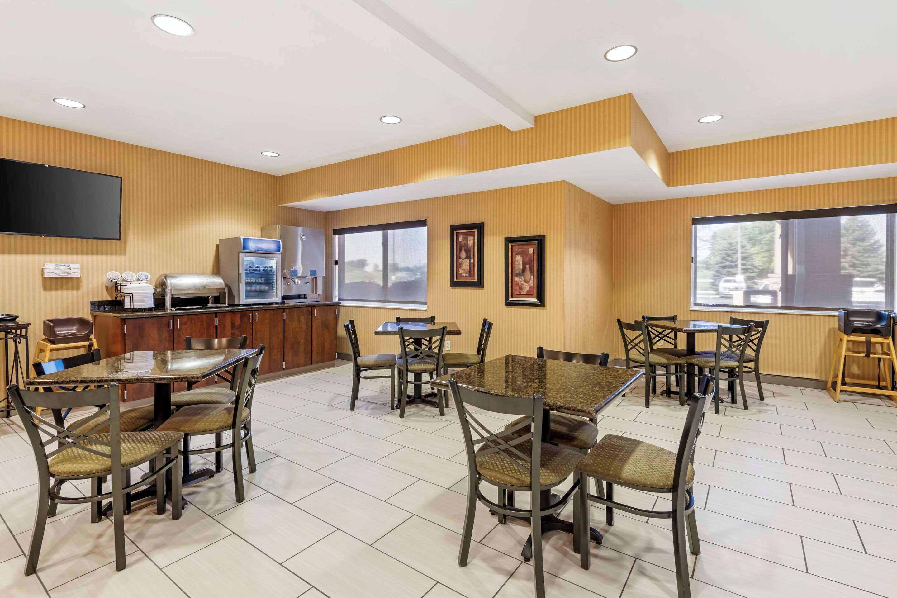 free buffet breakfast