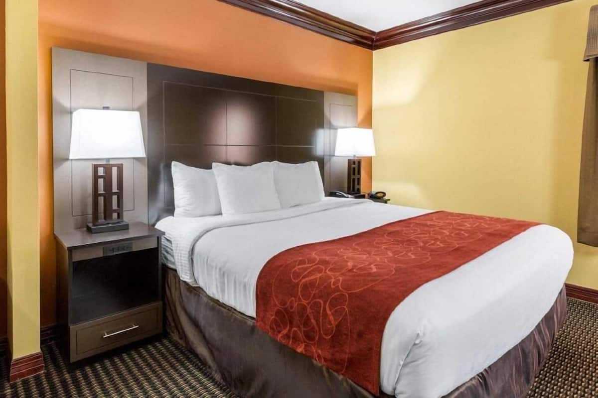 In-room safe, desk, laptop workspace, iron/ironing board