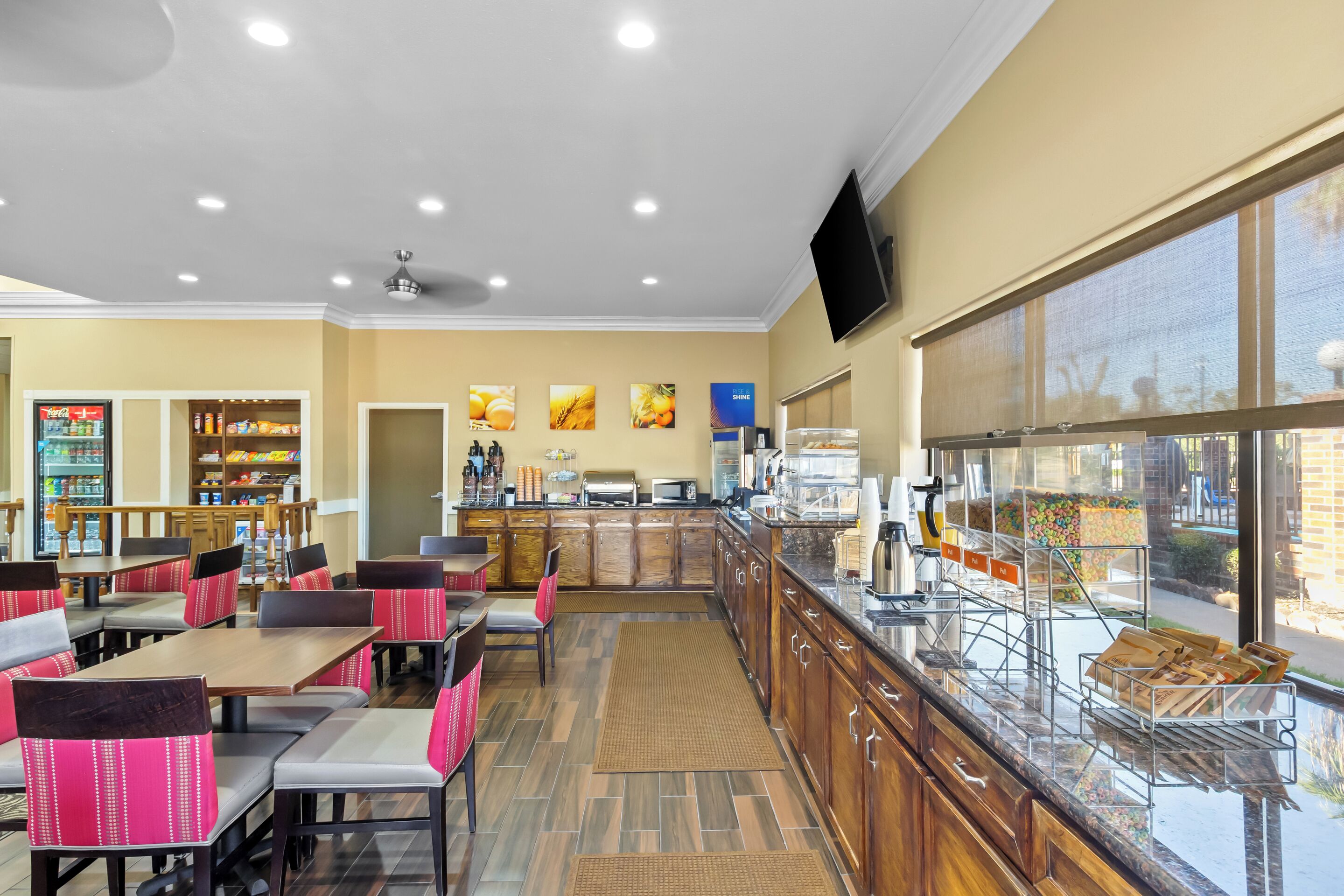 Free daily buffet breakfast