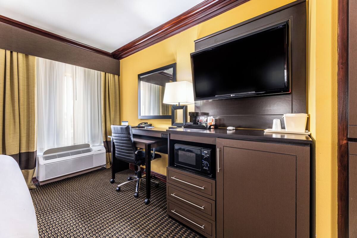 in-room safe, desk, laptop workspace, iron/ironing board