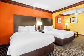 Safe på rommet, skrivebord og skrivebord for bærbar PC