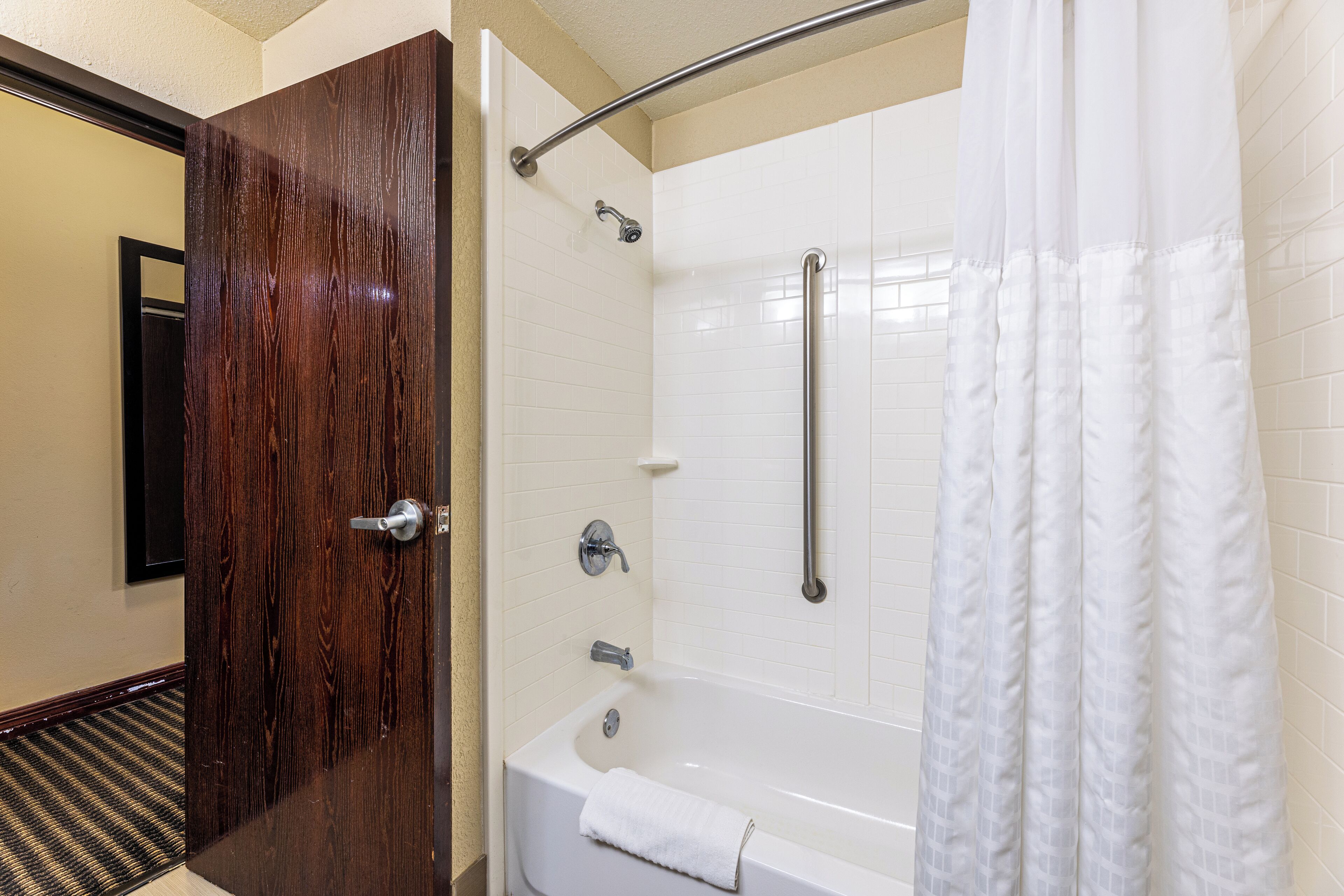 combined shower/bathtub, free toiletries, hair dryer, towels