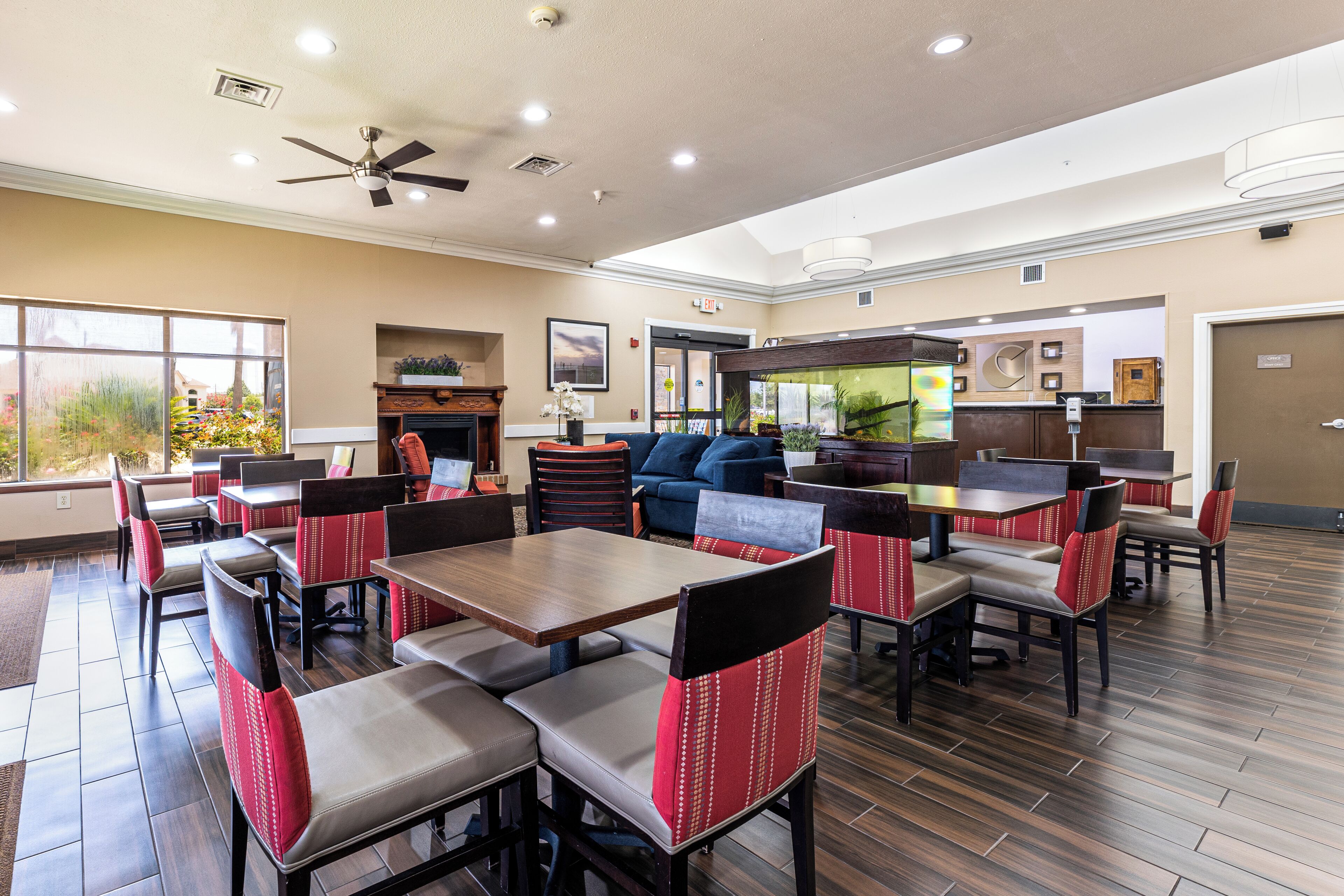 free buffet breakfast