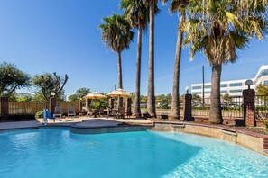 Außenpool, Liegestühle