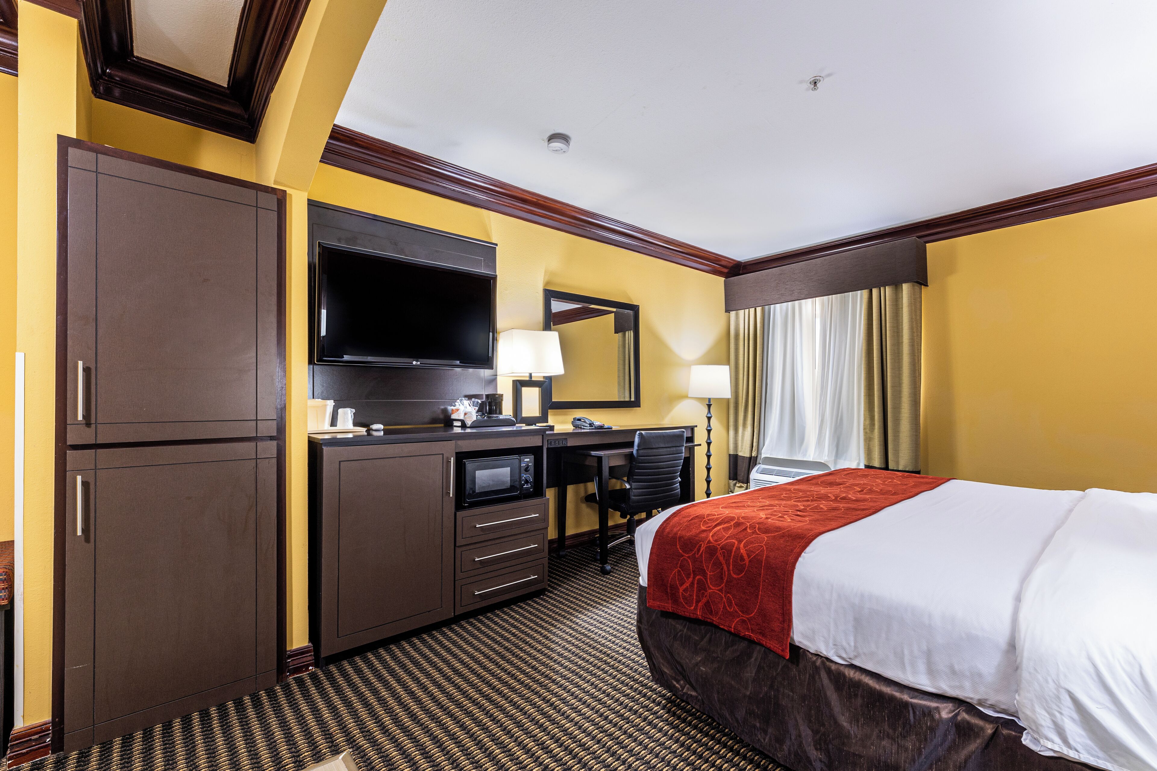 suite, 1 king bed, non smoking | in-room safe, desk, laptop workspace, iron/ironing board