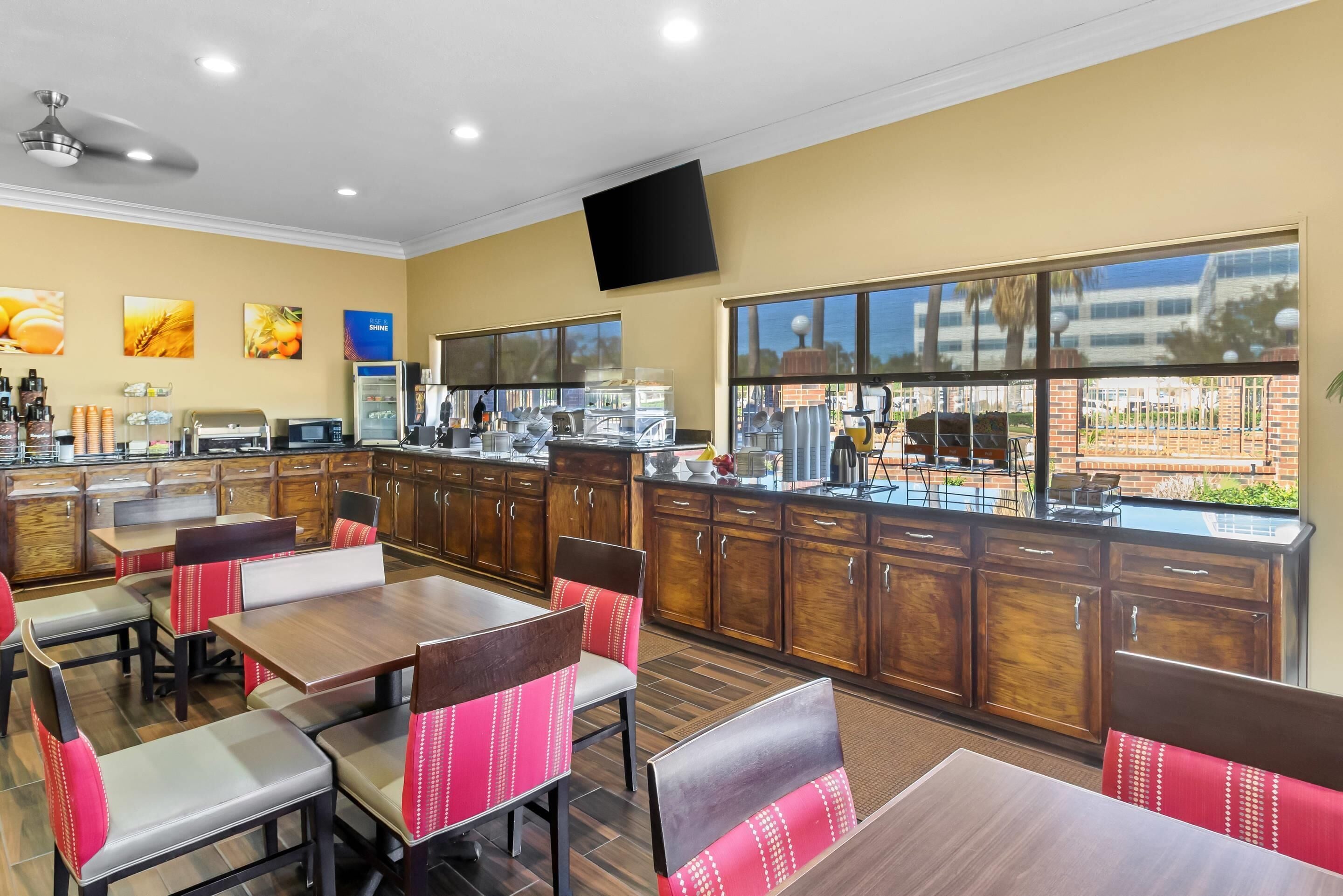 包含每日自助早餐