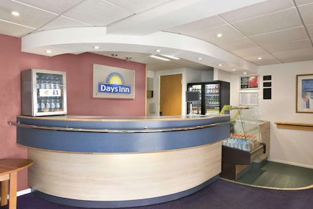Lobby. Days Inn by Wyndham Membury M4