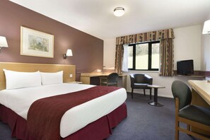 Executive Room, 1 Double Bed, Non Smoking | Desk, blackout curtains, iron/ironing board, free cots/infant beds - Days Inn by Wyndham Membury M4 (Hungerford)