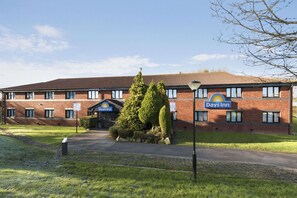 Exterior - Days Inn by Wyndham Membury M4 (Hungerford)