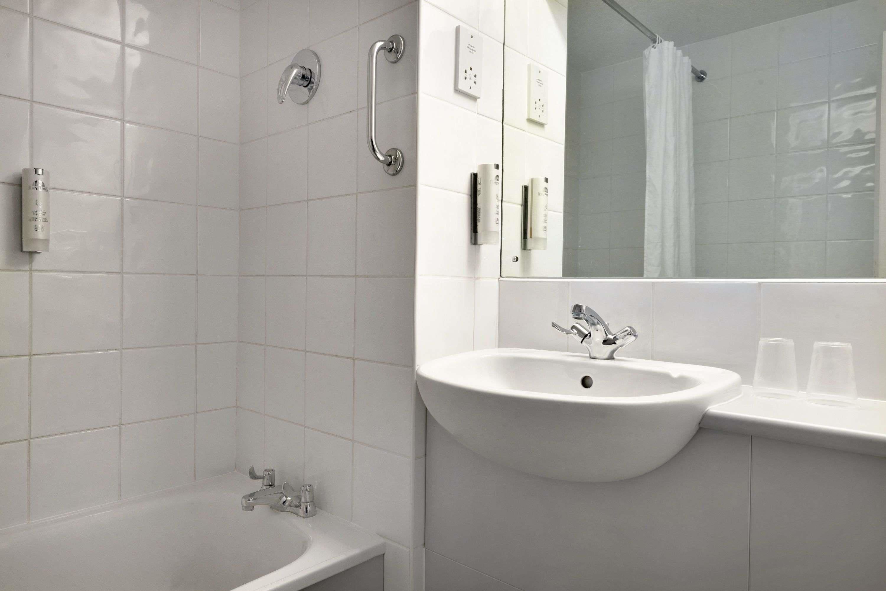 Ensemble douche/baignoire, articles de toilette écologiques