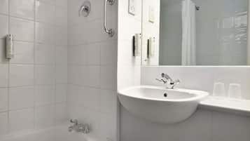 Ensemble douche/baignoire, articles de toilette écologiques