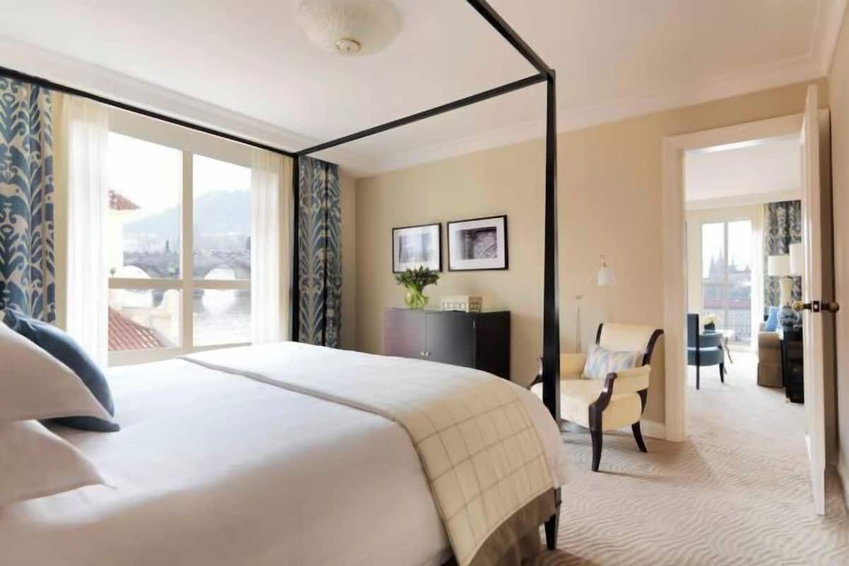 Egyptian cotton sheets, premium bedding, down duvets, minibar