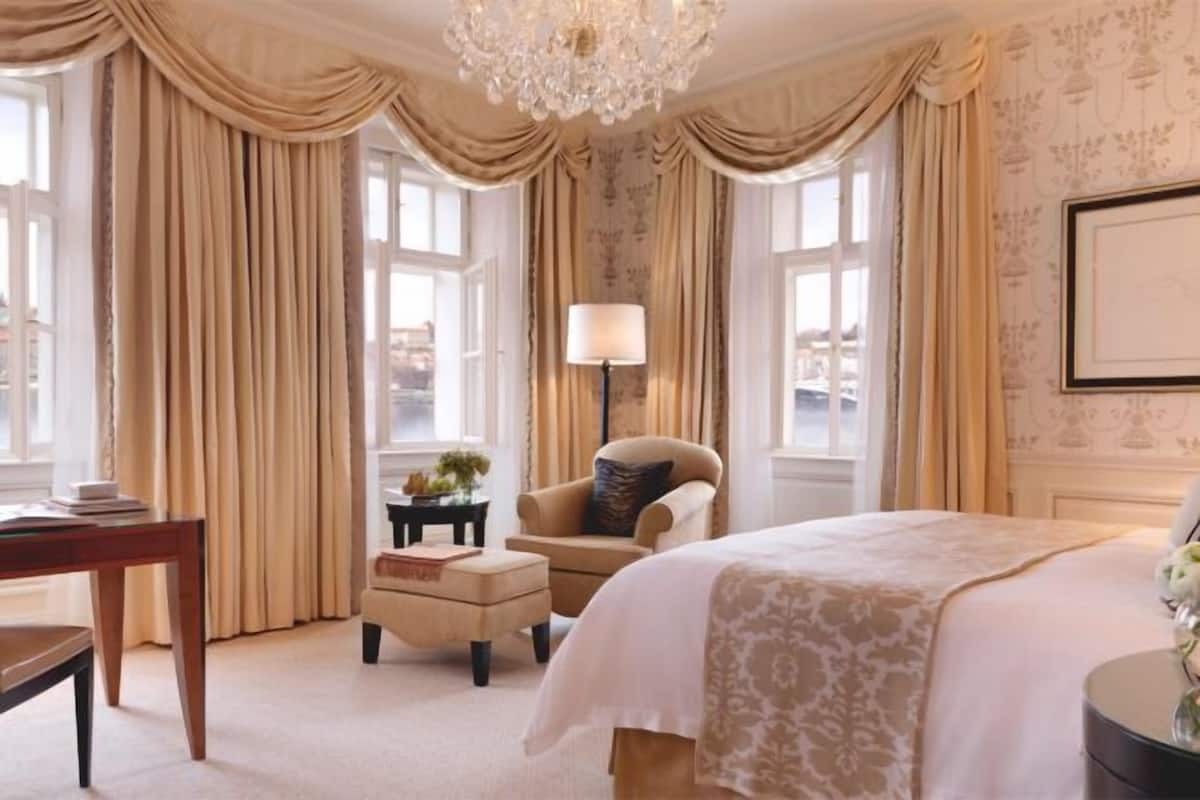 Egyptian cotton sheets, premium bedding, down duvets, minibar