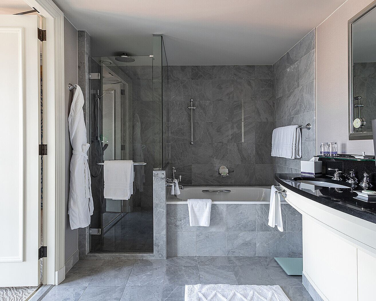 フォーシーズンズ ホテル プラハ Expedia提供写真