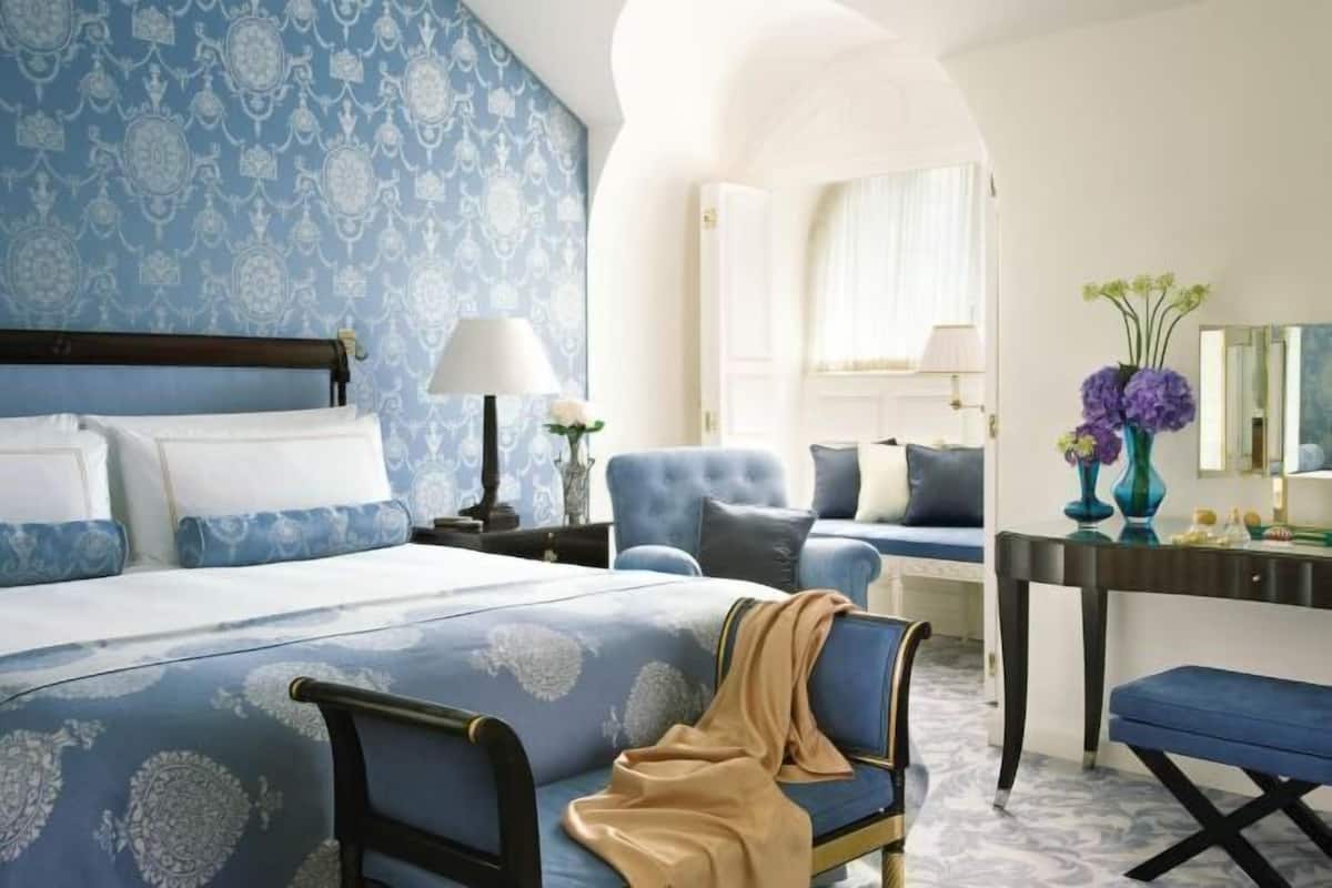 Egyptian cotton sheets, premium bedding, down duvets, minibar