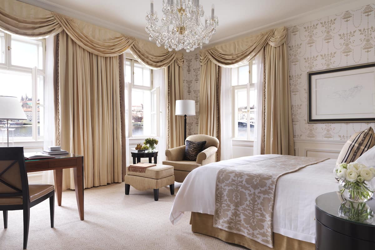 premier room, 1 king bed, non smoking | egyptian cotton sheets, premium bedding, down duvets, minibar