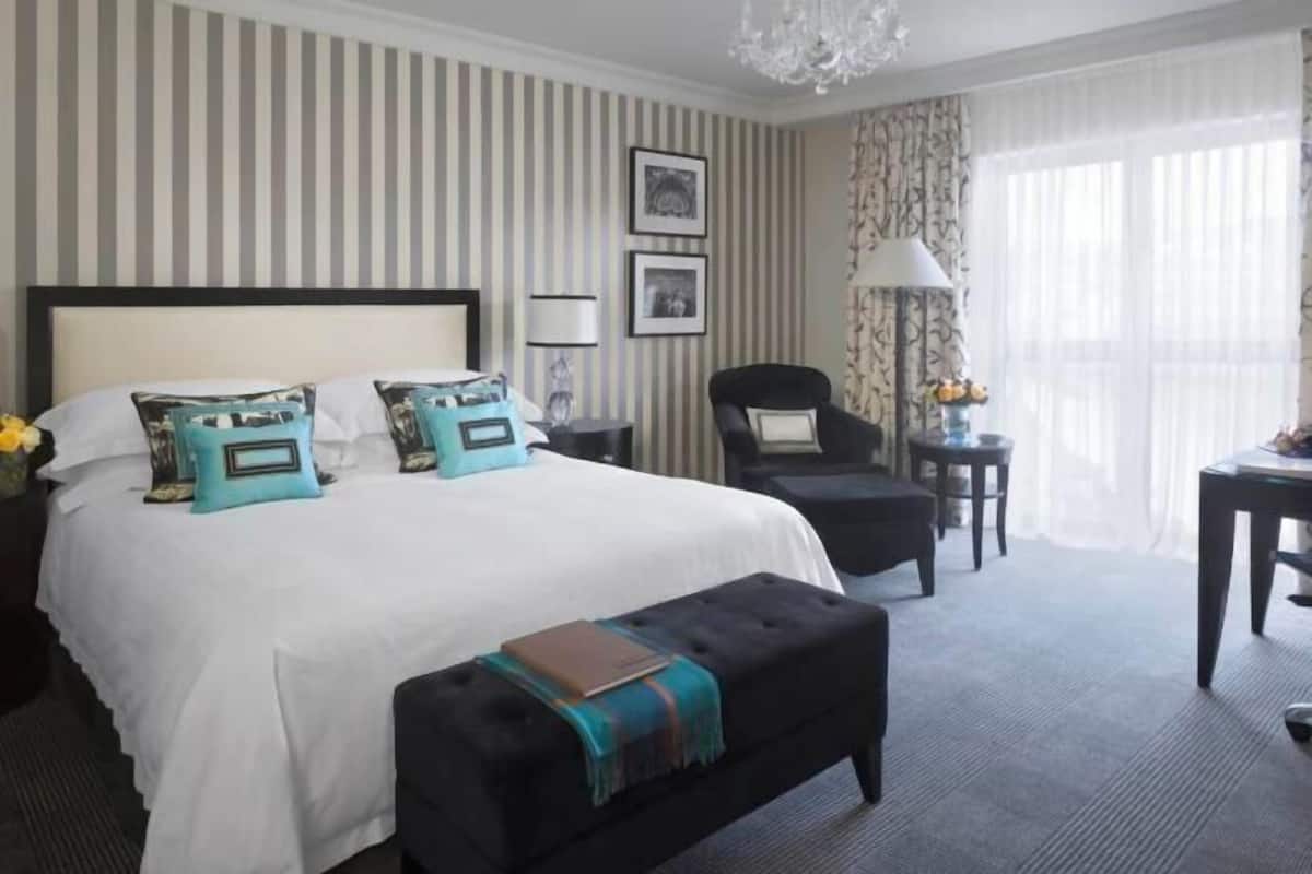 Egyptian cotton sheets, premium bedding, down duvets, minibar