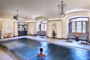 Indoor pool, sun loungers