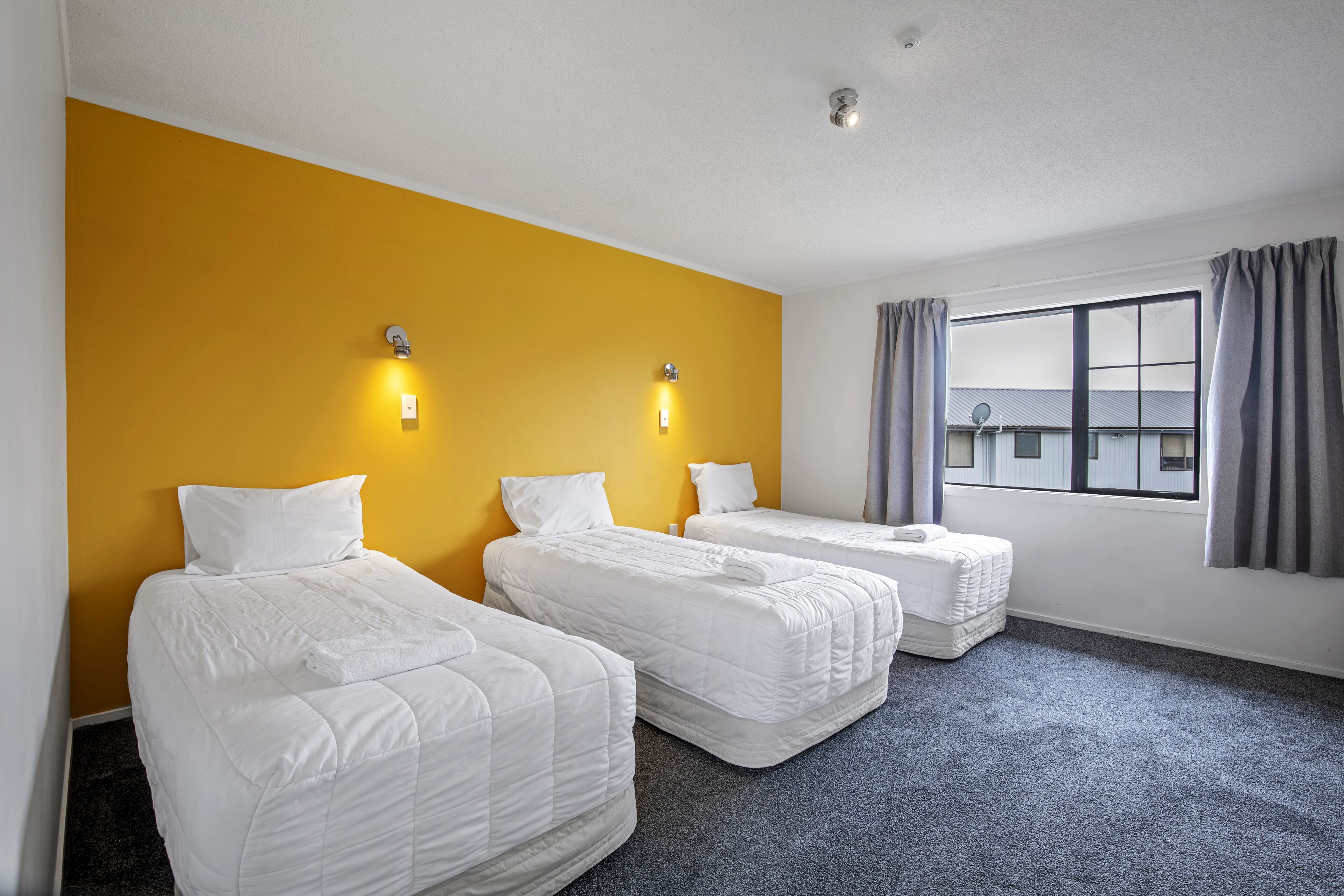 Photo - Oakwood Manor Motor Lodge