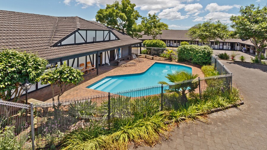 Oakwood Manor Motor Lodge