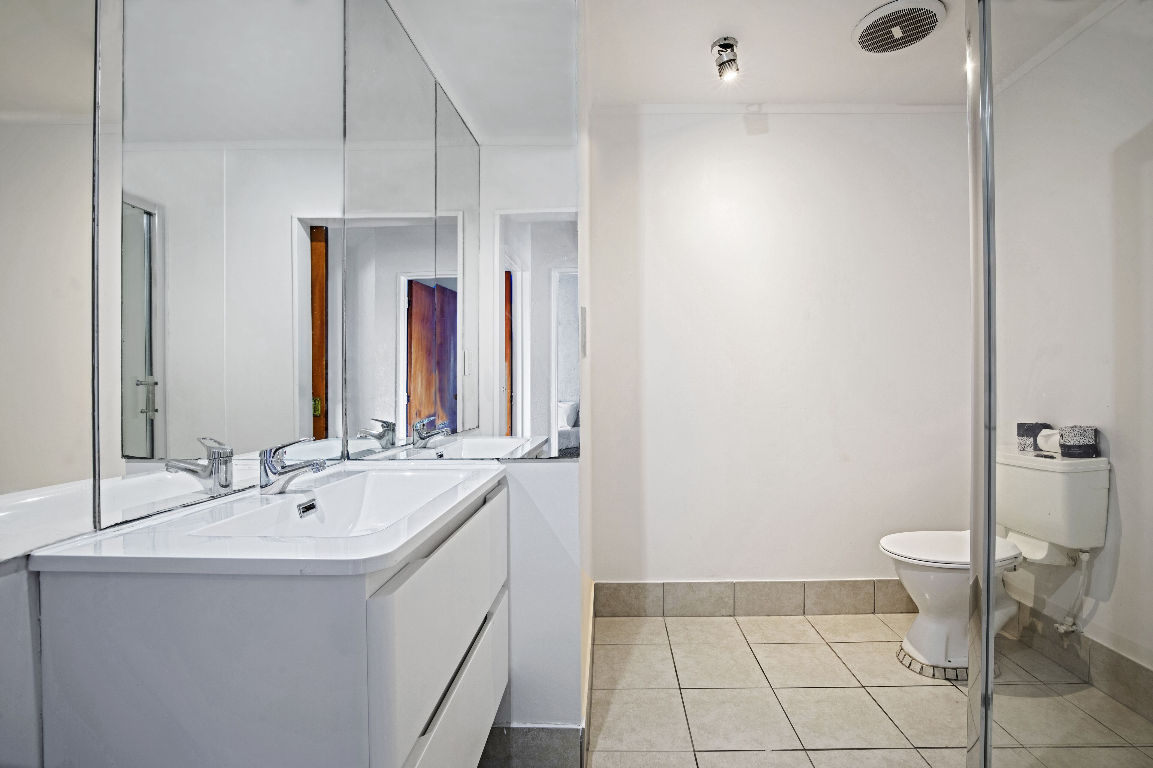 Photo - Oakwood Manor Motor Lodge